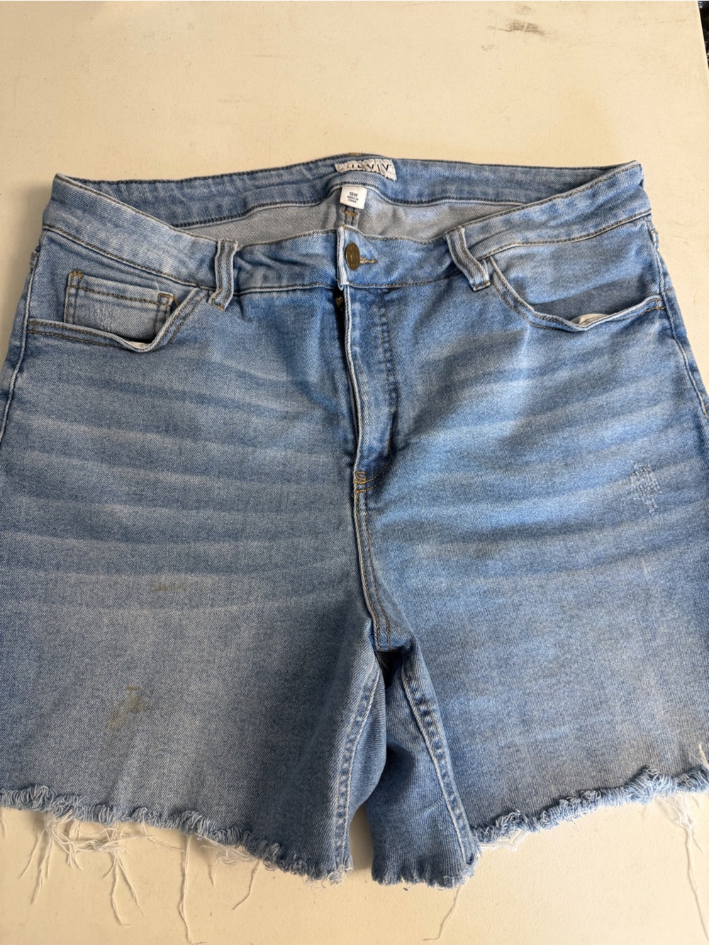 Ava & Viv Light Wash Denim Women’s Shorts - Casual Frayed Hem